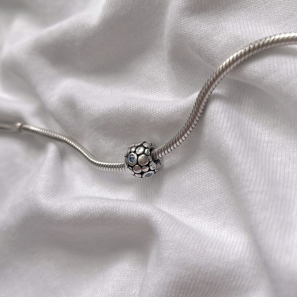 Authentic pandora 925 silver threaded core charm with blue crystal accents. - Picture 4 of 5